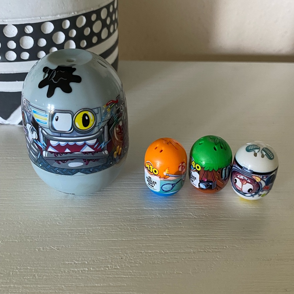 Mighty Beanz Series Gray Robot Capsule lot of 4 Astronaut juggler disguise